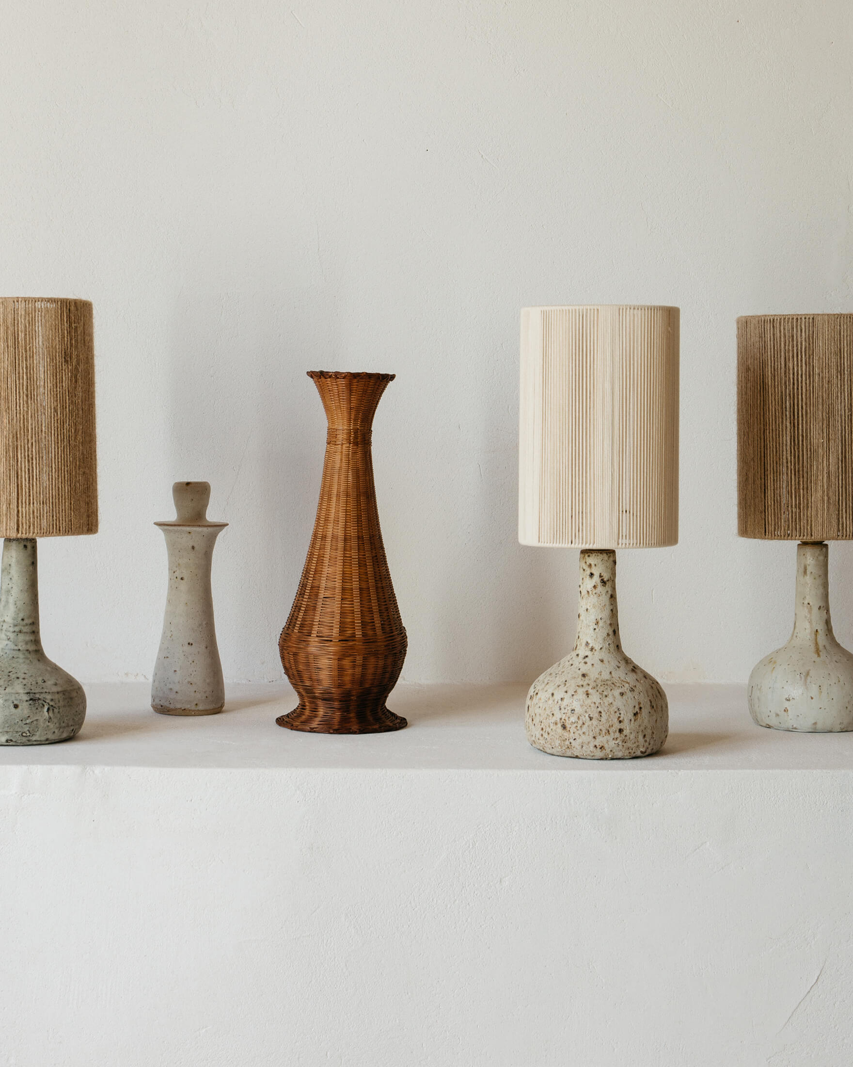 Lampe céramique email brut par Grès Éditions