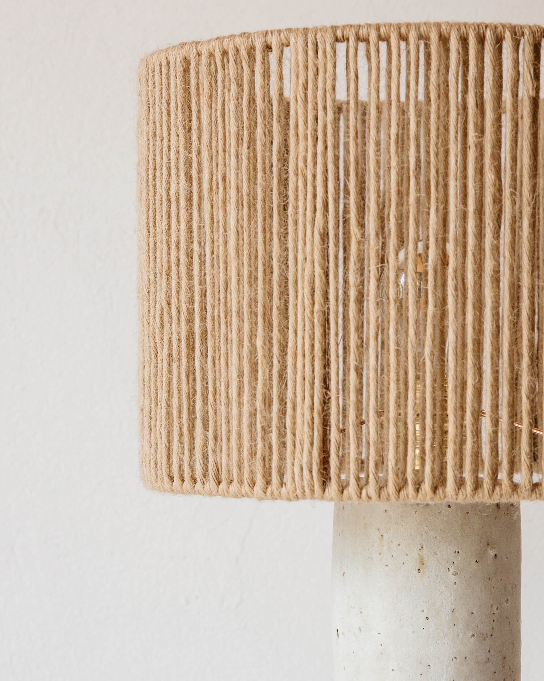 Lampe céramique Terre blanc mat par Grès Éditions