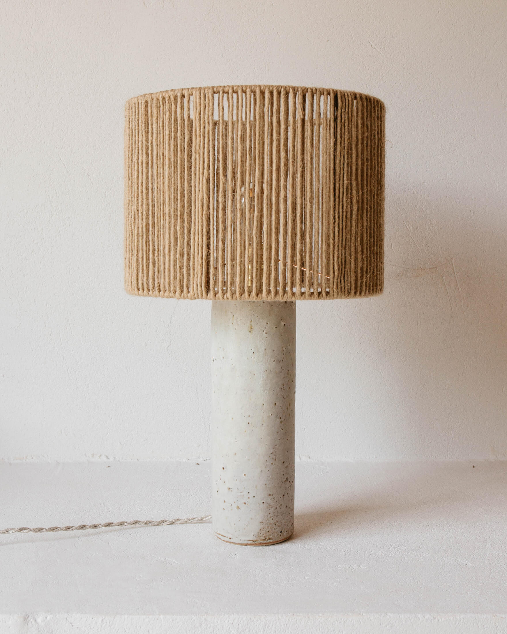 Lampe céramique Terre blanc mat par Grès Éditions