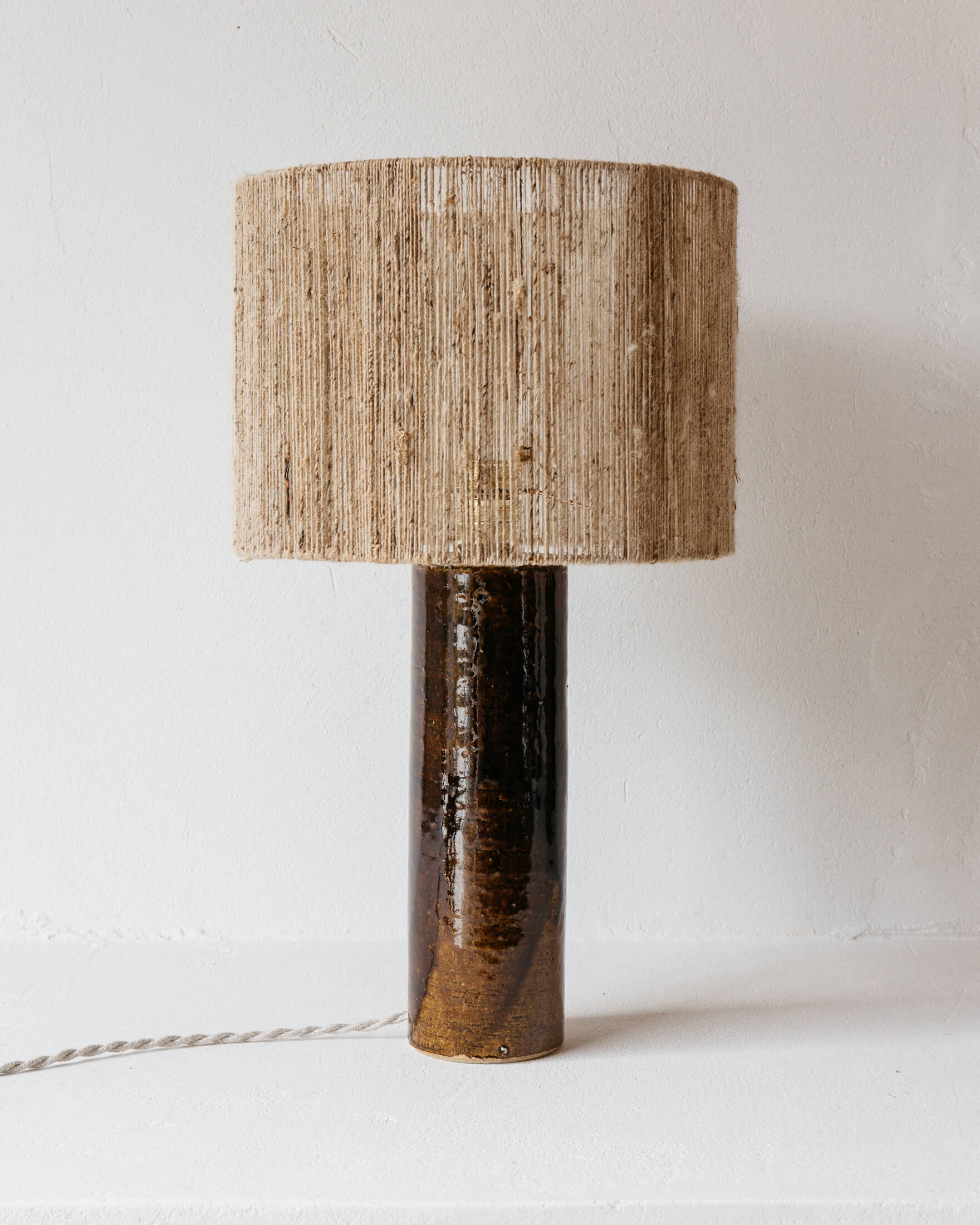 Lampe céramique Terre émail tabac par Grès Éditions