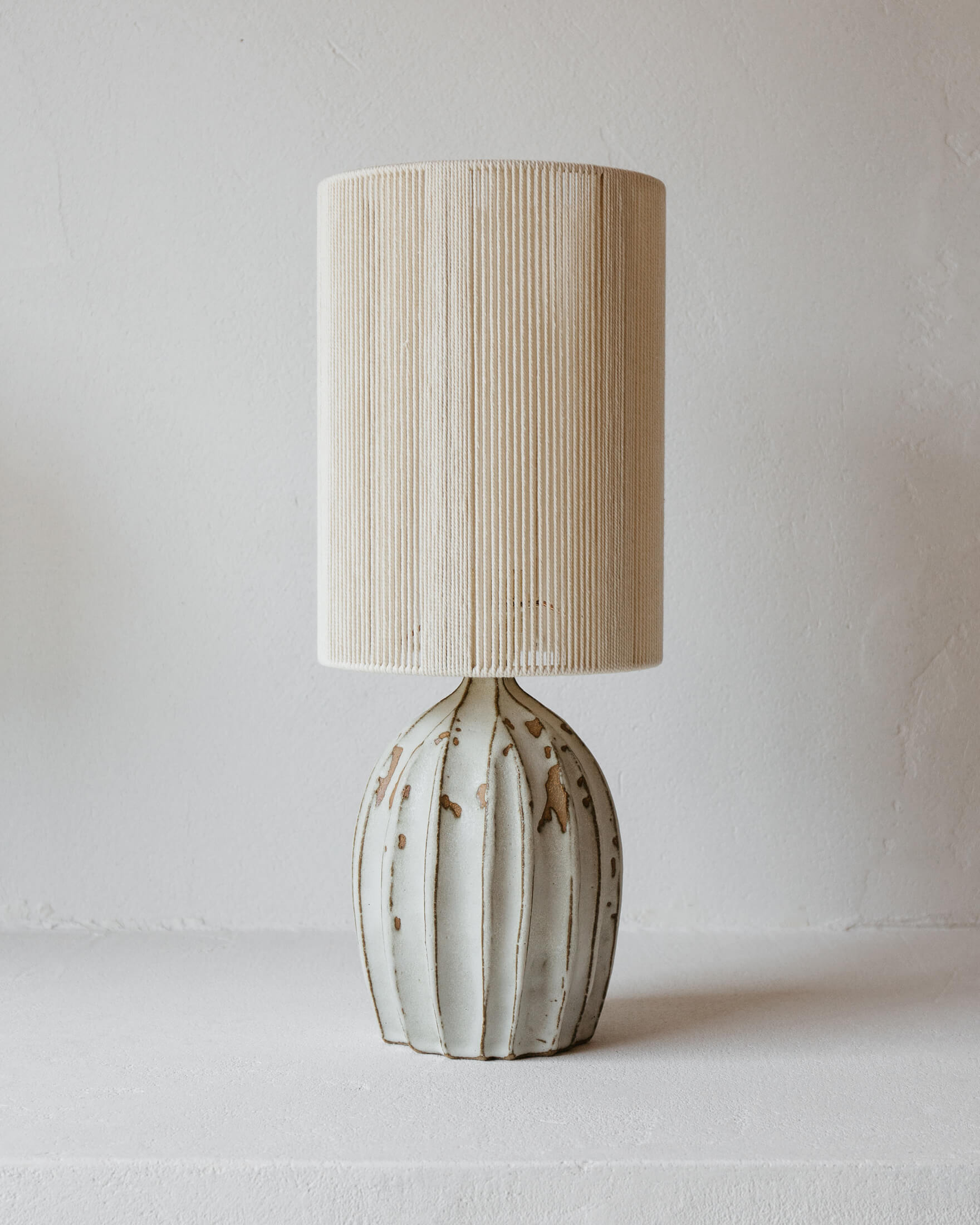 Lampe céramique Orbe par Grès Éditions