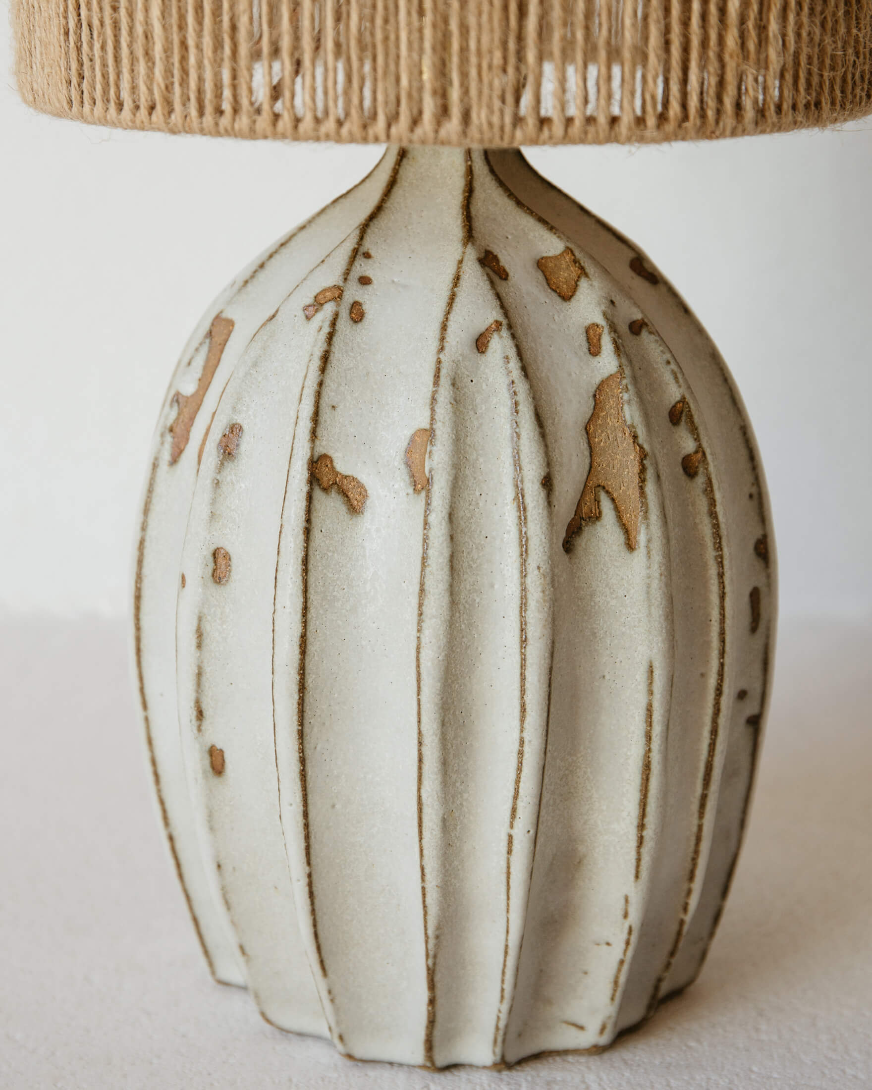 Lampe céramique Orbe par Grès Éditions