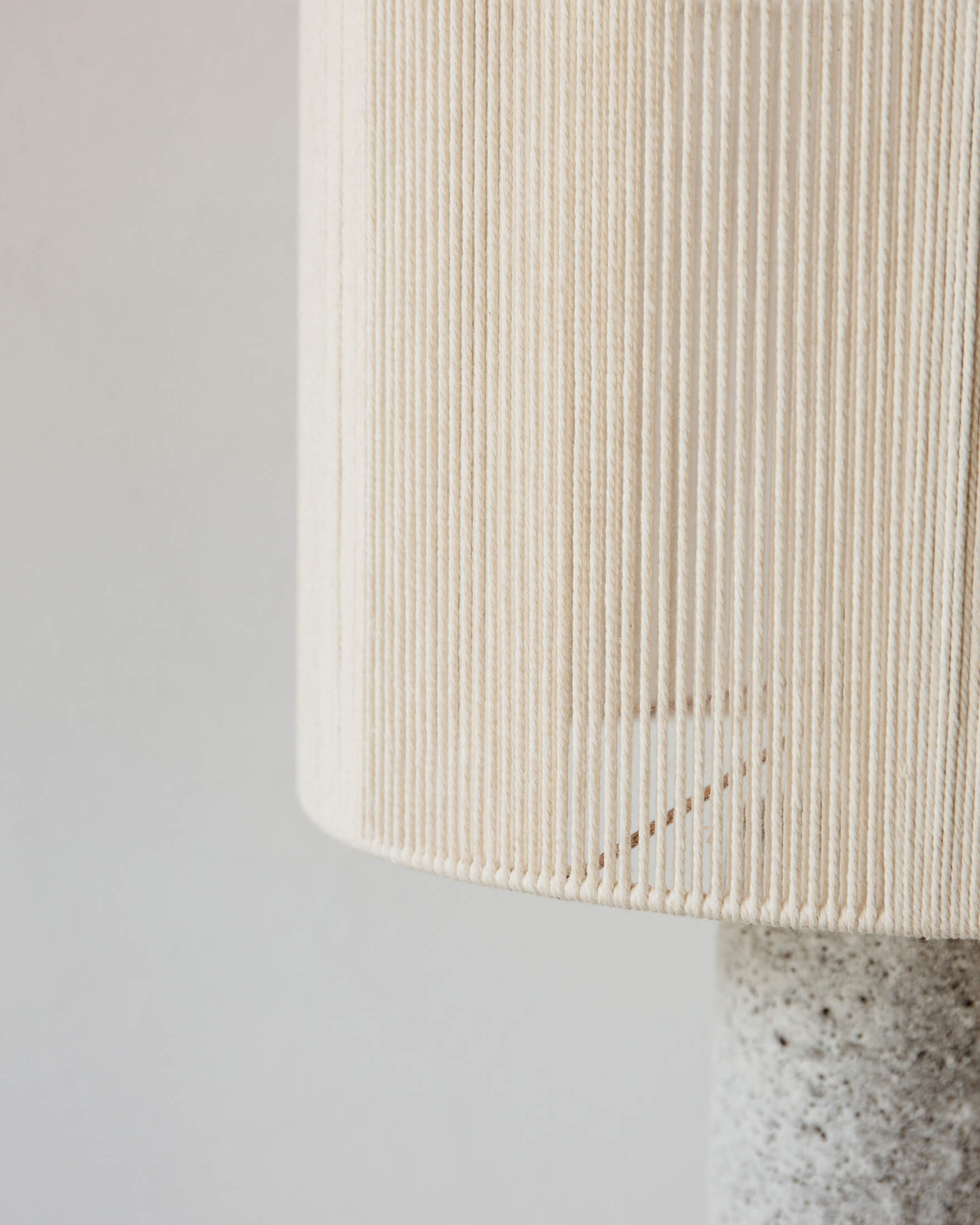 Lampe céramique Terre blanc mat par Grès Éditions